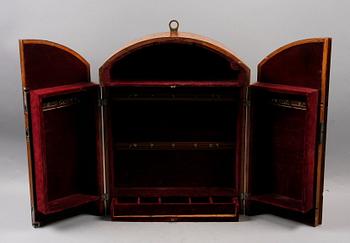 HÄNGSKÅP, 1800-tal.