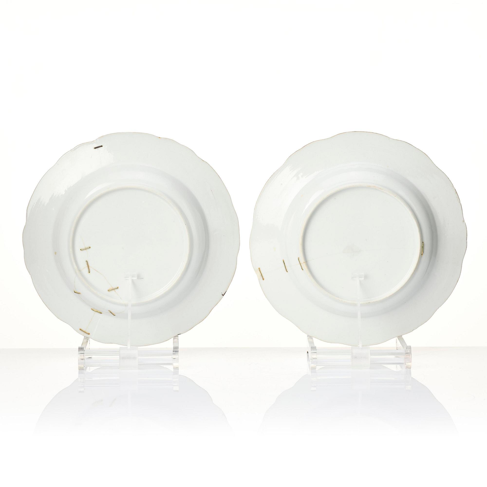 A set of 8 Chinese Export armorial soup dishes, Qing dynasty, circa 1790's.