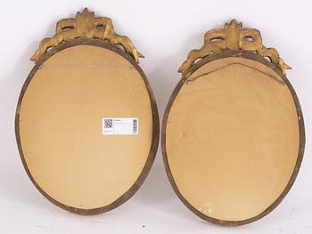 A pair of Gustavian style giltwood and parcel-gilt mirrors from around year 1900.