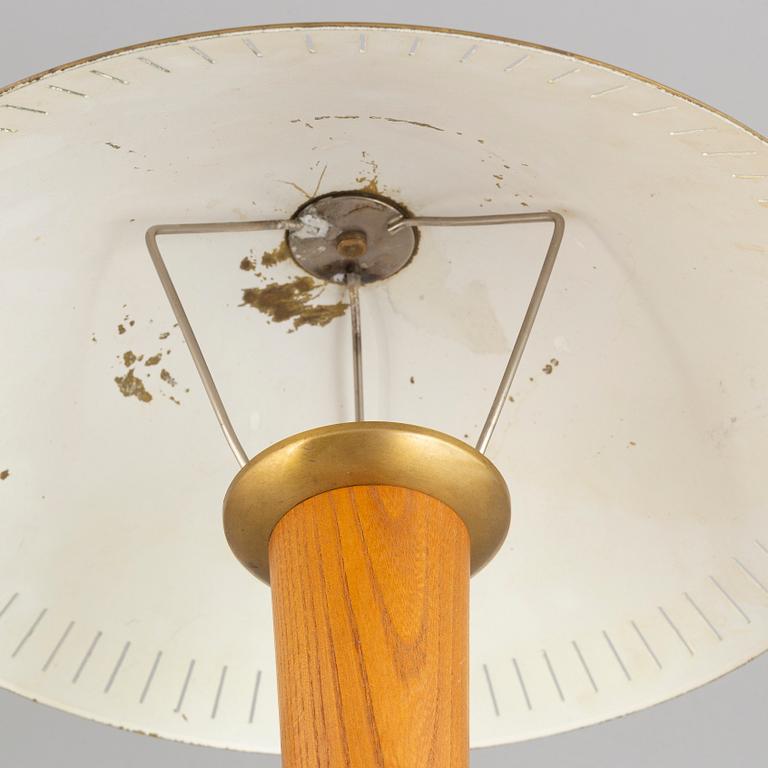 A mid 20th Century modell EA1288 table lamp from Asea.