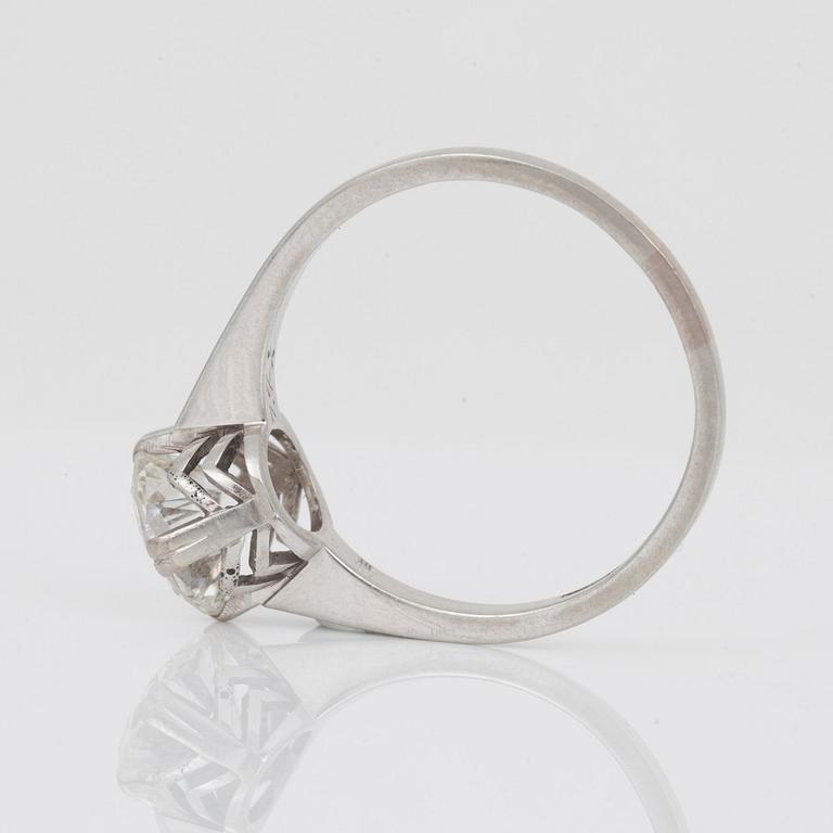 An 1.42 ct old-cut diamond ring. Diamond weight according to engraving. Quality circa H-I/VVS-VS.