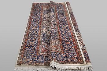 A carpet, Quum, ca 334 x 248 cm.