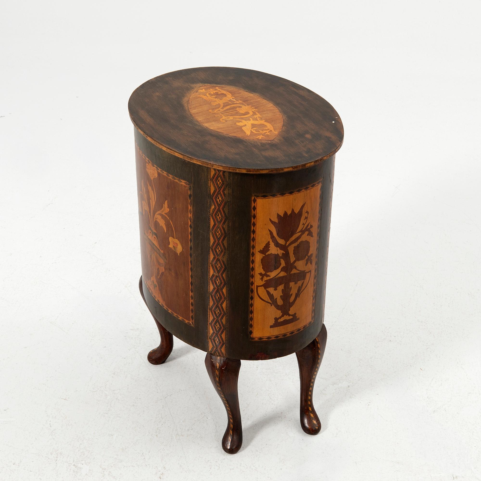 Cabinet, early 20th century.