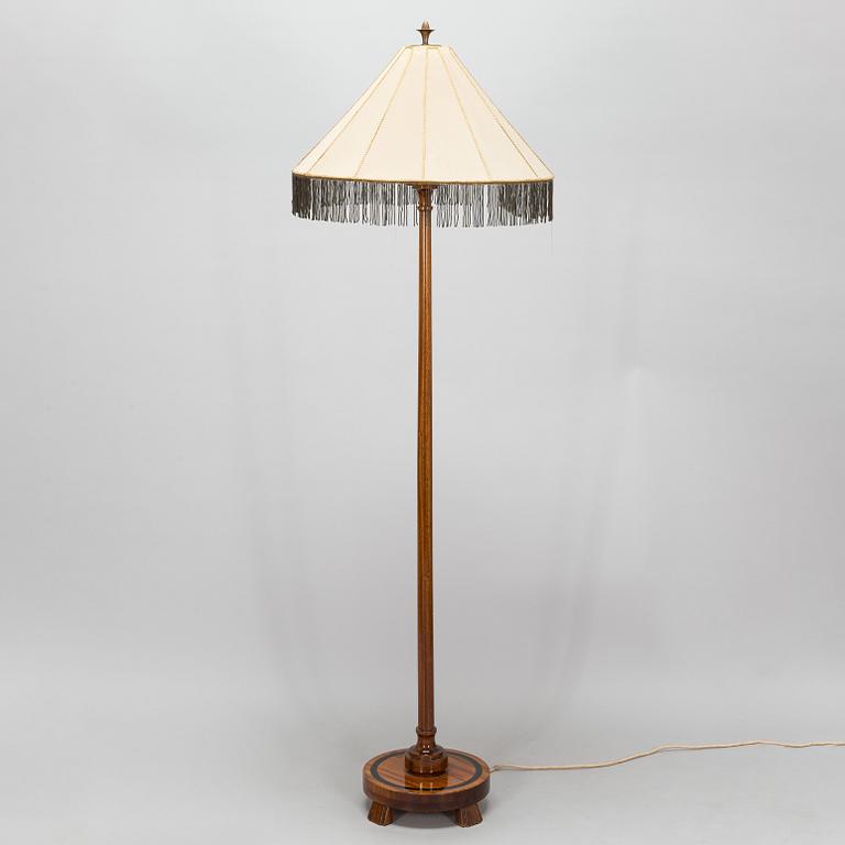 Birger Hahl, golvlampa och stolar, ett par, Finland 1920-30-tal.