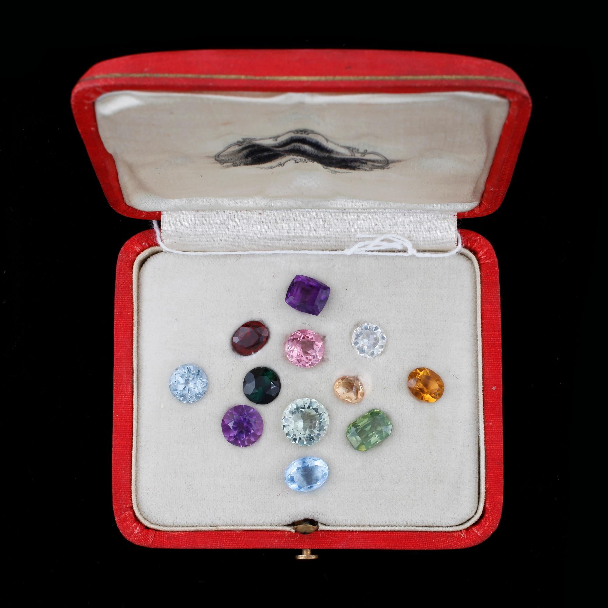 ÄDELSTENAR OCH SIMILISTENAR, ca92st, bla turmaliner, ametister, spinell och akvamarin, oinfattade.