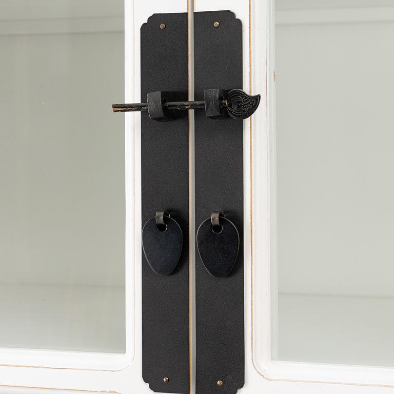 Contemporary display cabinet.