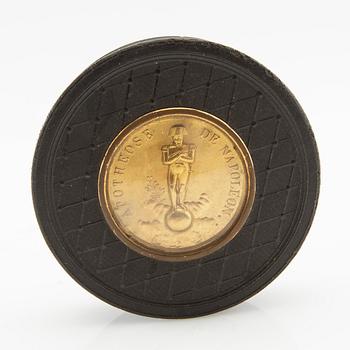 Figurin och ask med Napoleon, omkring år 1900.