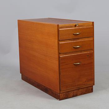 SKRIVBORD MED LÖS HURTS, David Rosén för NK, 1950-tal.