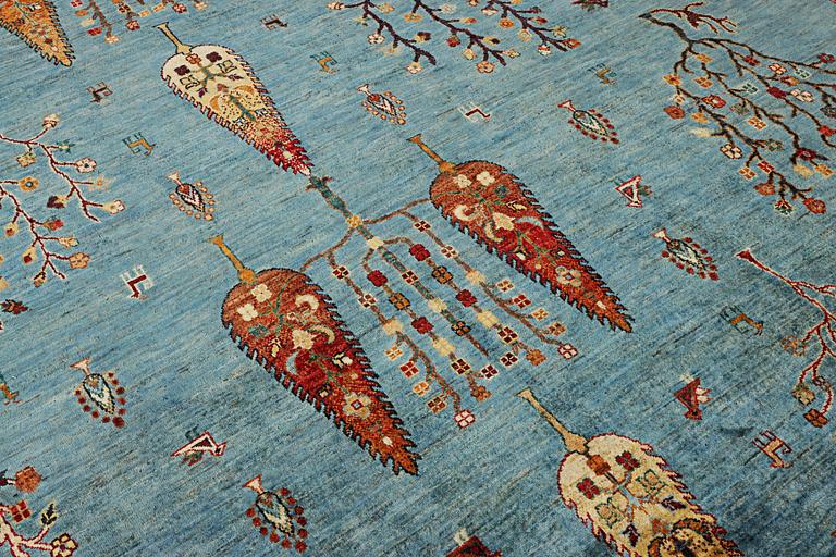 A Khorjin carpet, ca. 304 x 255 cm.