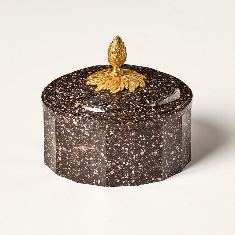 Smörask med lock, Älvdalen, 1800-talets början, Empire.
