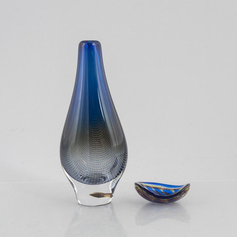 Sven Palmqvist, a 'Kraka' vase från 1954 and a 'Ravenna' bowl, Orrefors, Sweden.