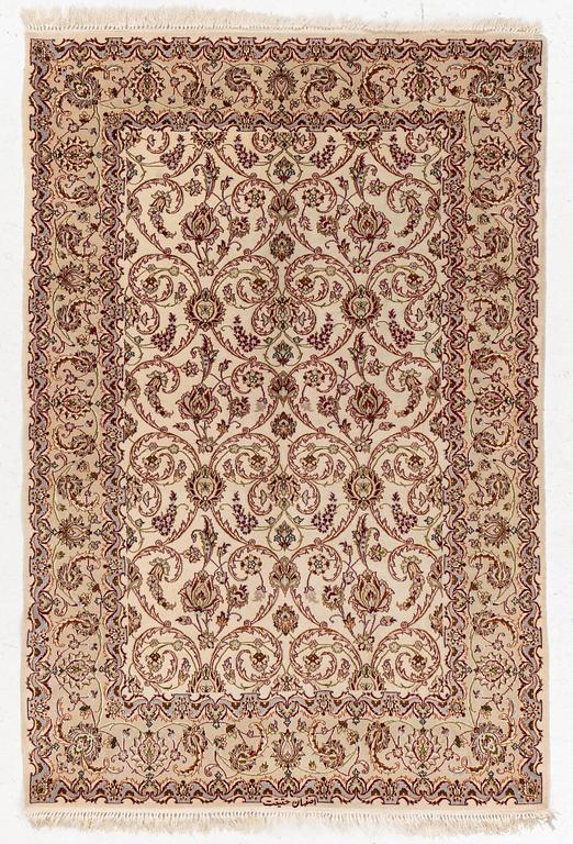 Matta, Isfahan, part silk, signerad, ca 165 x 112 cm.