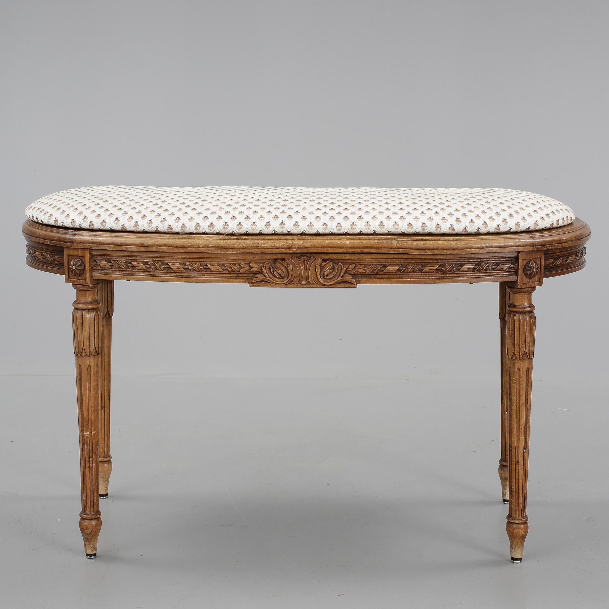 TABURETT, Louis XVI-stil, 1900-talets första hälft.