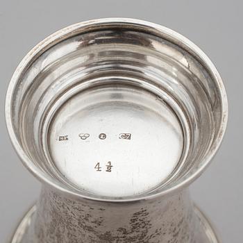 PARTI SILVER, 5 delar, silver, bland annat en vas av K Anderson, Stockholm, 1928. 1900-tal. Vikt ca 300 g.