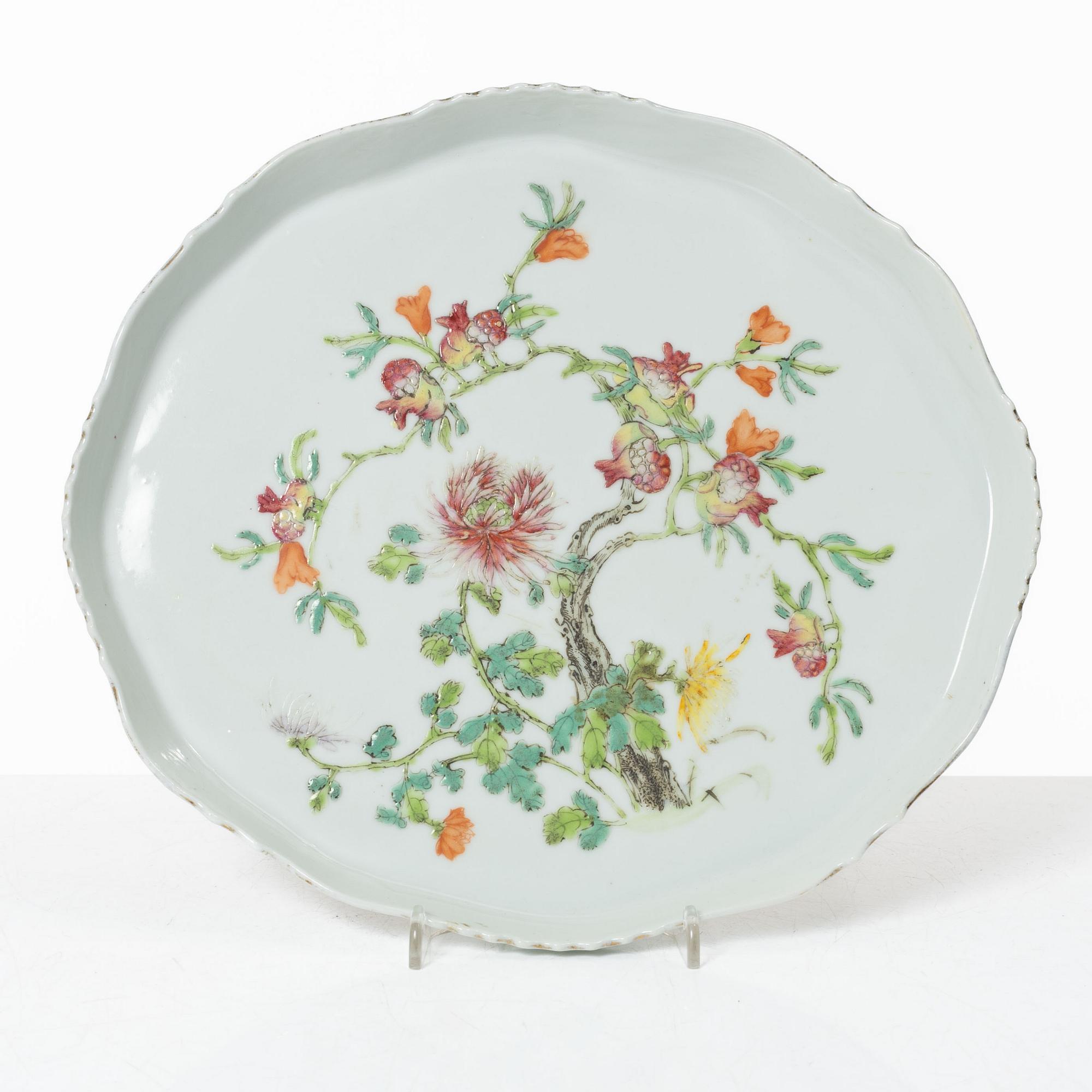 A Chinese famille rose porcelain tray, 20th century.
