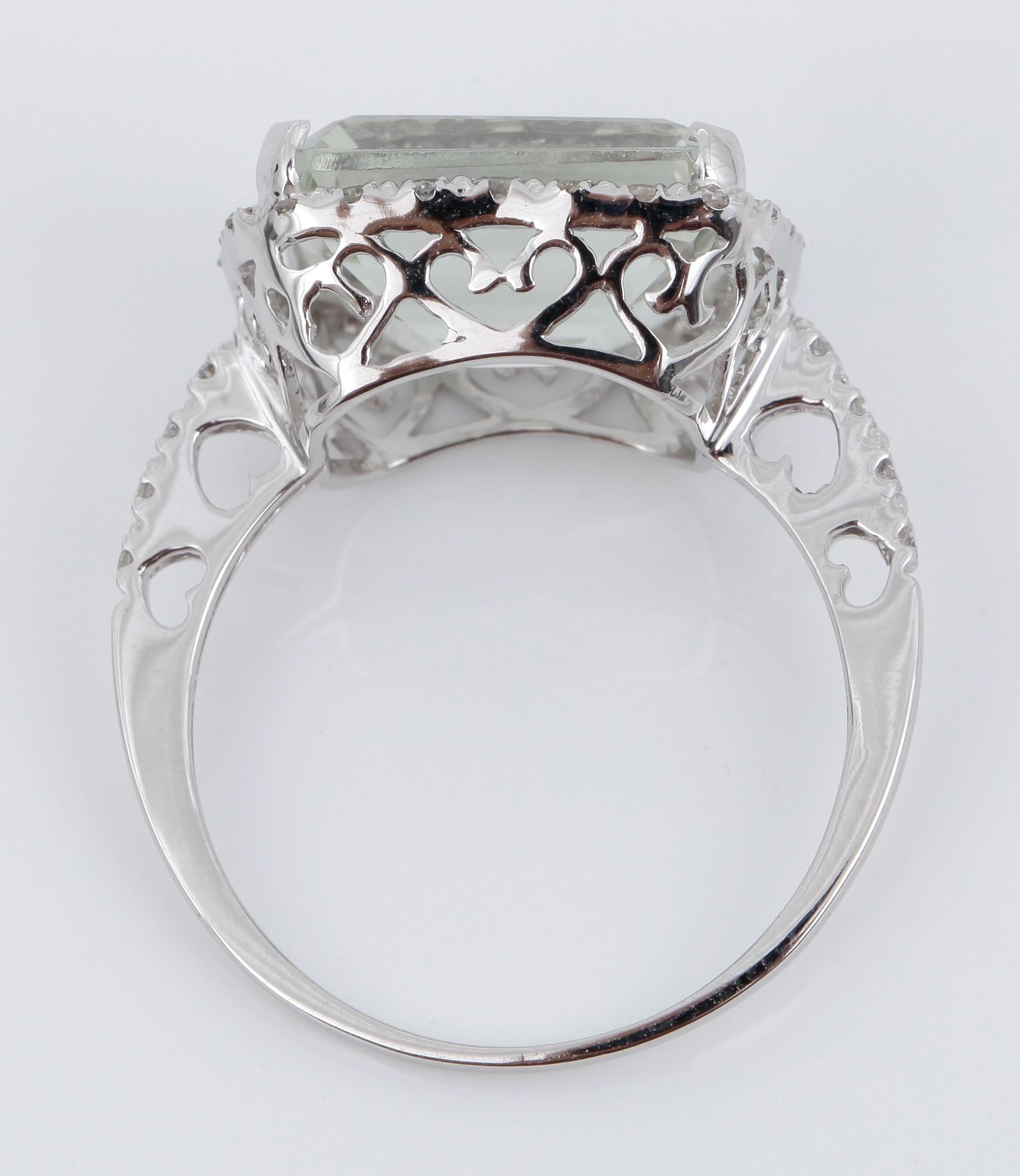 RING, 14k vitguld med prasiolit, ca 12x10 mm och diamanter. Vikt ca 3,1 g.