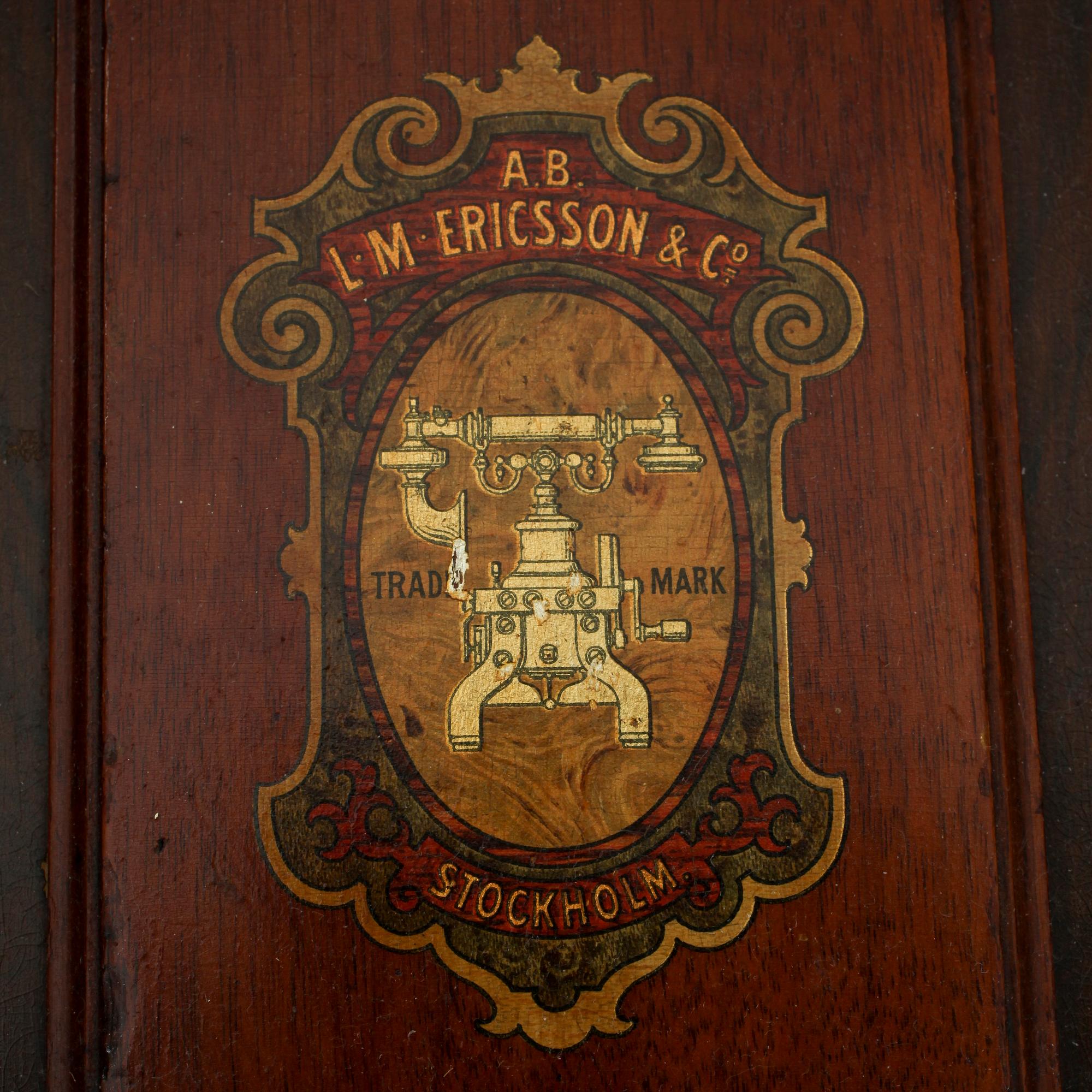 VÄGGTELEFON. LM Ericsson, sekelskiftet 1900.