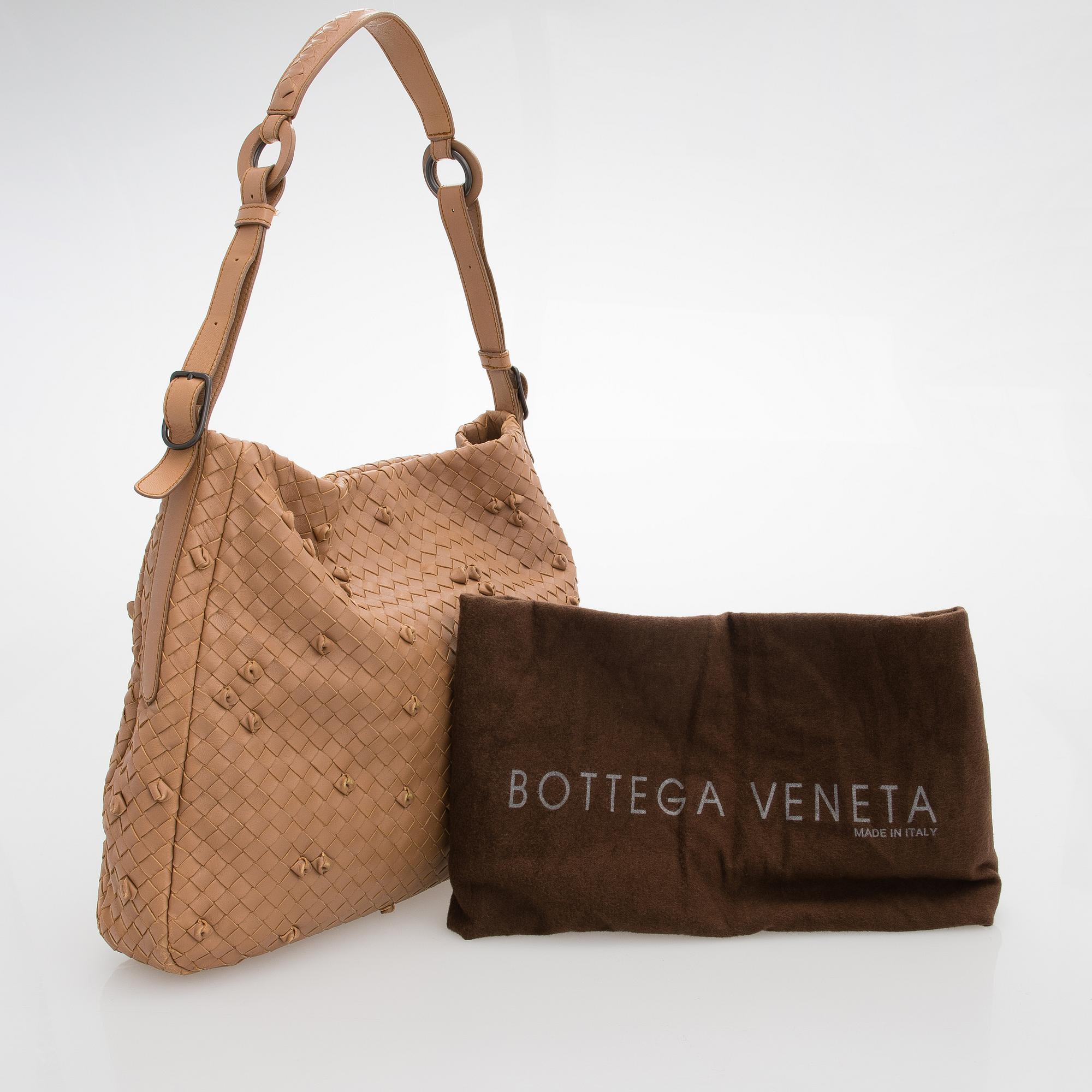Bottega Veneta, "Naruto Knot", bag.