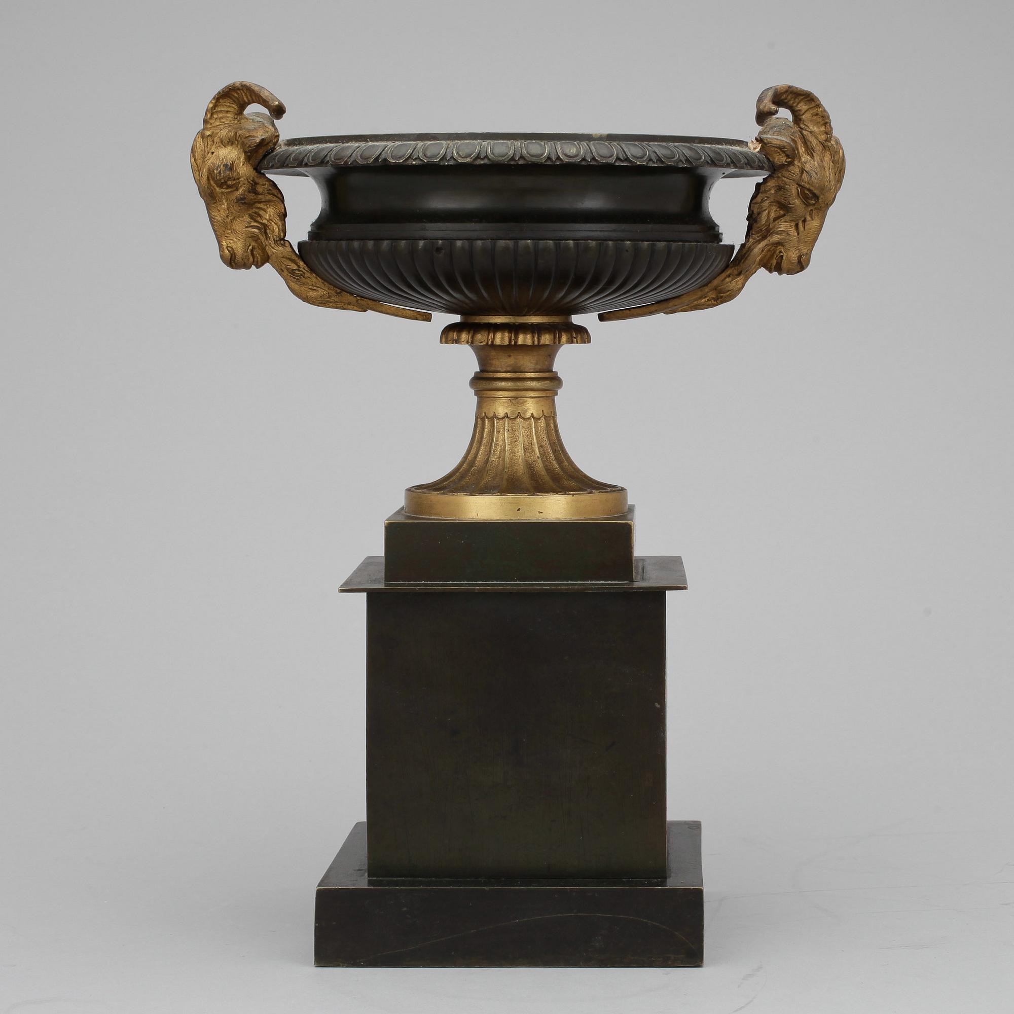 TAZZA, brons, empire, 1800-talets första hälft.