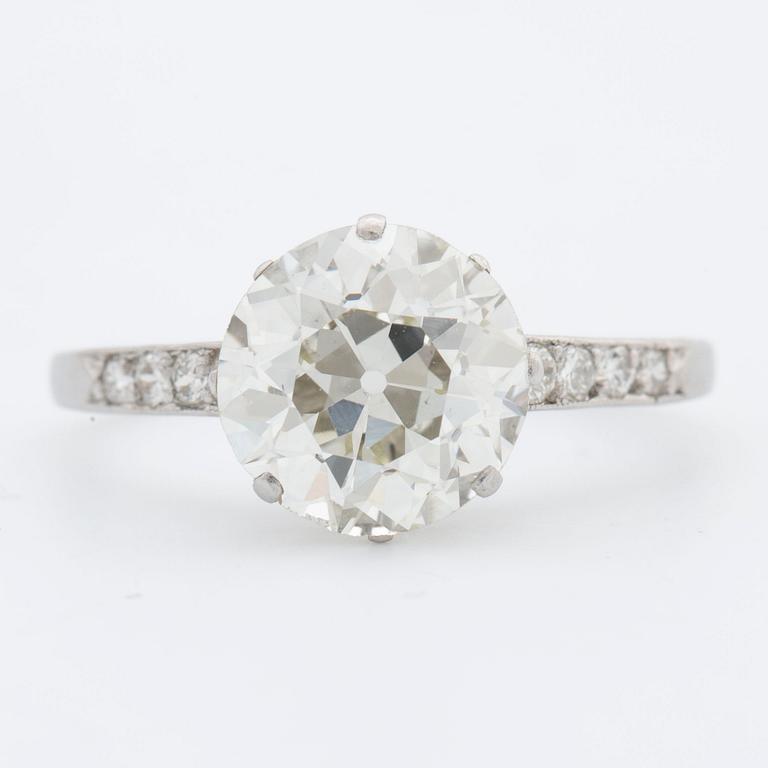 A ca 2.30 old-cut diamond ring.