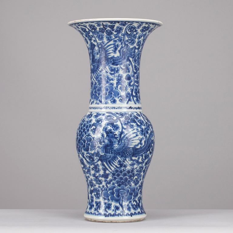 VAS, porslin, Kina, Kangxi-stil, 1800-tal.