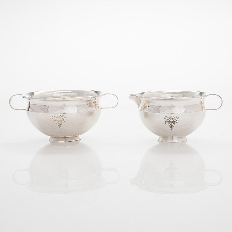 Tapio Wirkkala, a silver sugar bowl and cream jug, Kultakeskus, Hämeenlinna 1977 and 1985.