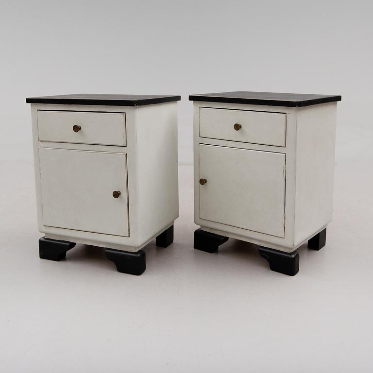 SÄNGBORD, 1 par, 1900-talets första hälft.