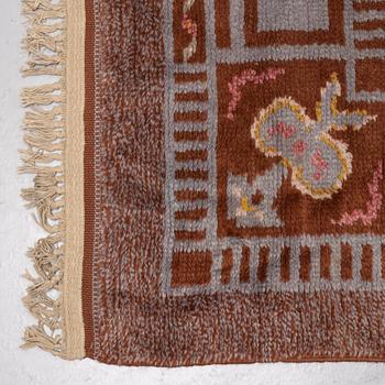 A carpet, knotted pile, ca 374-377 x 275-278 cm, possibly  Konstfliten, Sweden/Finland, around 1920-1930.