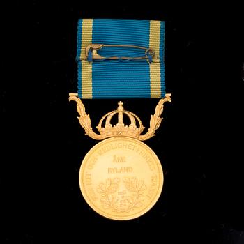 MEDALJ, 23k guld, "För nit och redlighet i rikets tjänst", 1979. Total vikt 14 g.