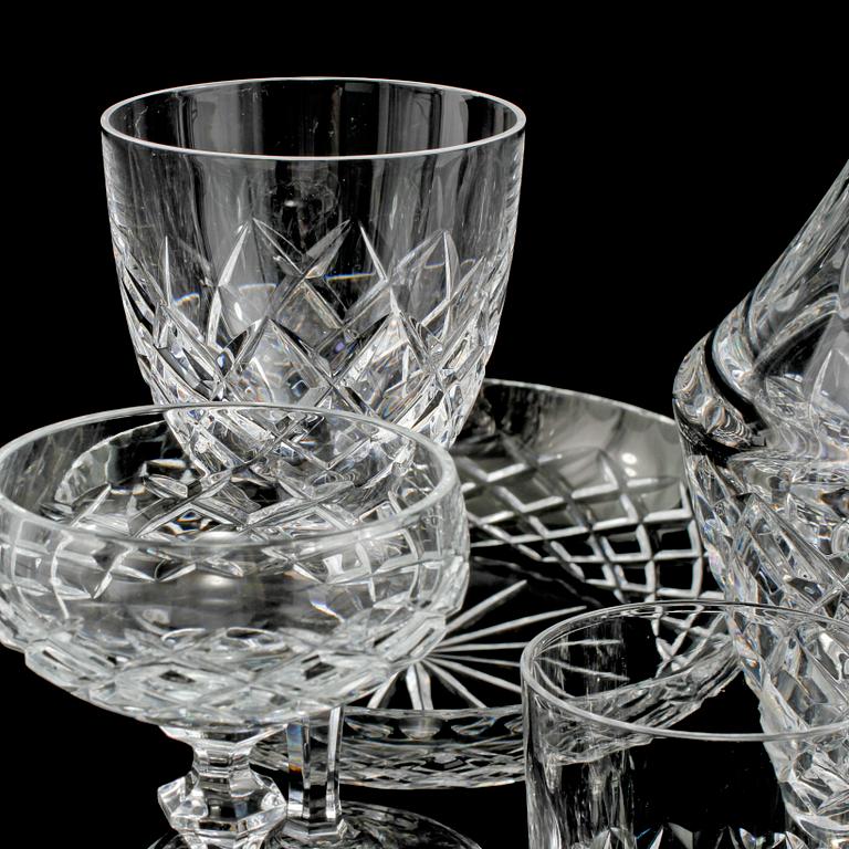 GLASSERVISDELAR, 89 st, mestadels "Karolina", Orrefors,1900-talets andra hälft.