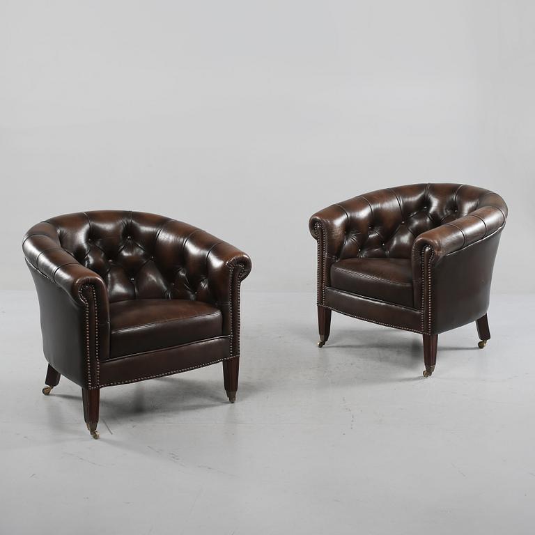 CLUBBFÅTÖLJER, 2 st, 1900-talets andra hälft.