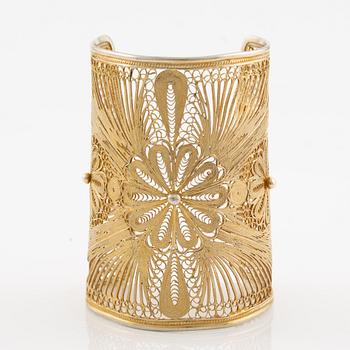 Yvone Christa, arm cuff, gilded silver.