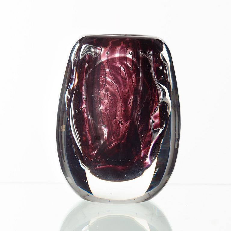 Edvin Öhrström, an 'ariel' glass vase, Orrefors 1950.