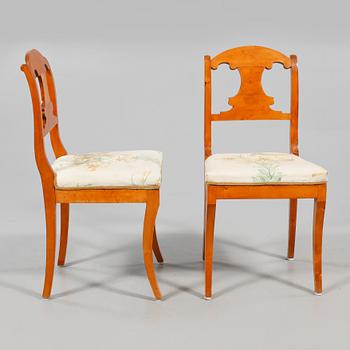 STOLAR, 2 st, samt KARMSTOLAR, 2 st, Karl Johan, 1800-talets mitt.