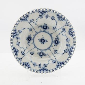 Royal Copenhagen, djupa tallrikar, 14 st, porslin, "Musselmalet helblonde", Danmark.