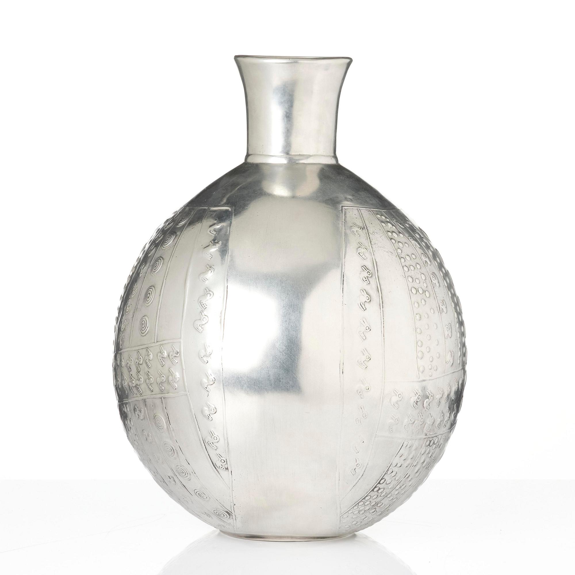 Estrid Ericson, "Peruvian urn", pewter, Firma Svenskt Tenn, Stockholm 1993.