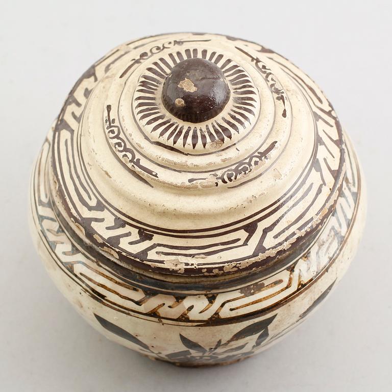 A Cizhou ware pot with cover, presumably Yuan dynasty (1260-1370).