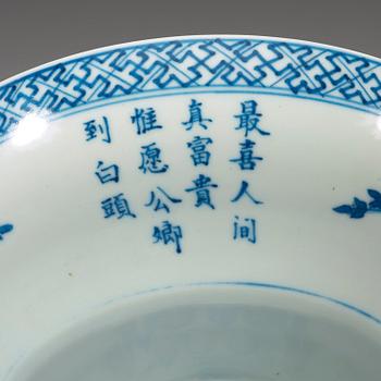 STEMCUP, porslin. Qing dynasti 1800-tal med Kangxis fyra karaktärer i underglasyrblått.