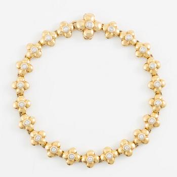 Armband, 18K guld med briljantslipade diamanter.