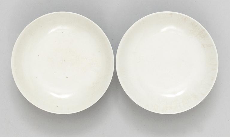 A pair of blue and white bowls with covers, Qing dynasty, Yongzheng (1723-35).
