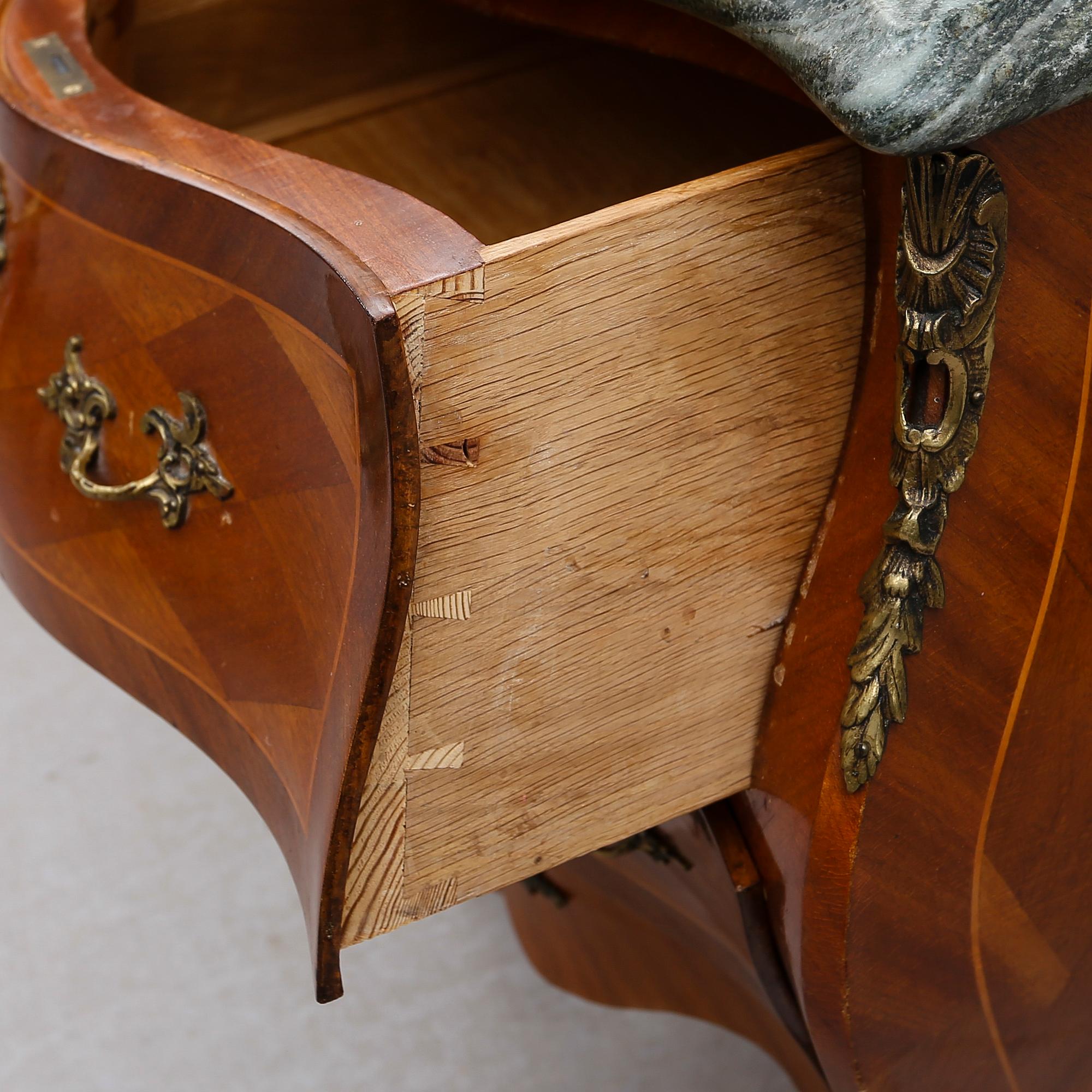 BYRÅ, rokokostil, 1900-talets mitt.