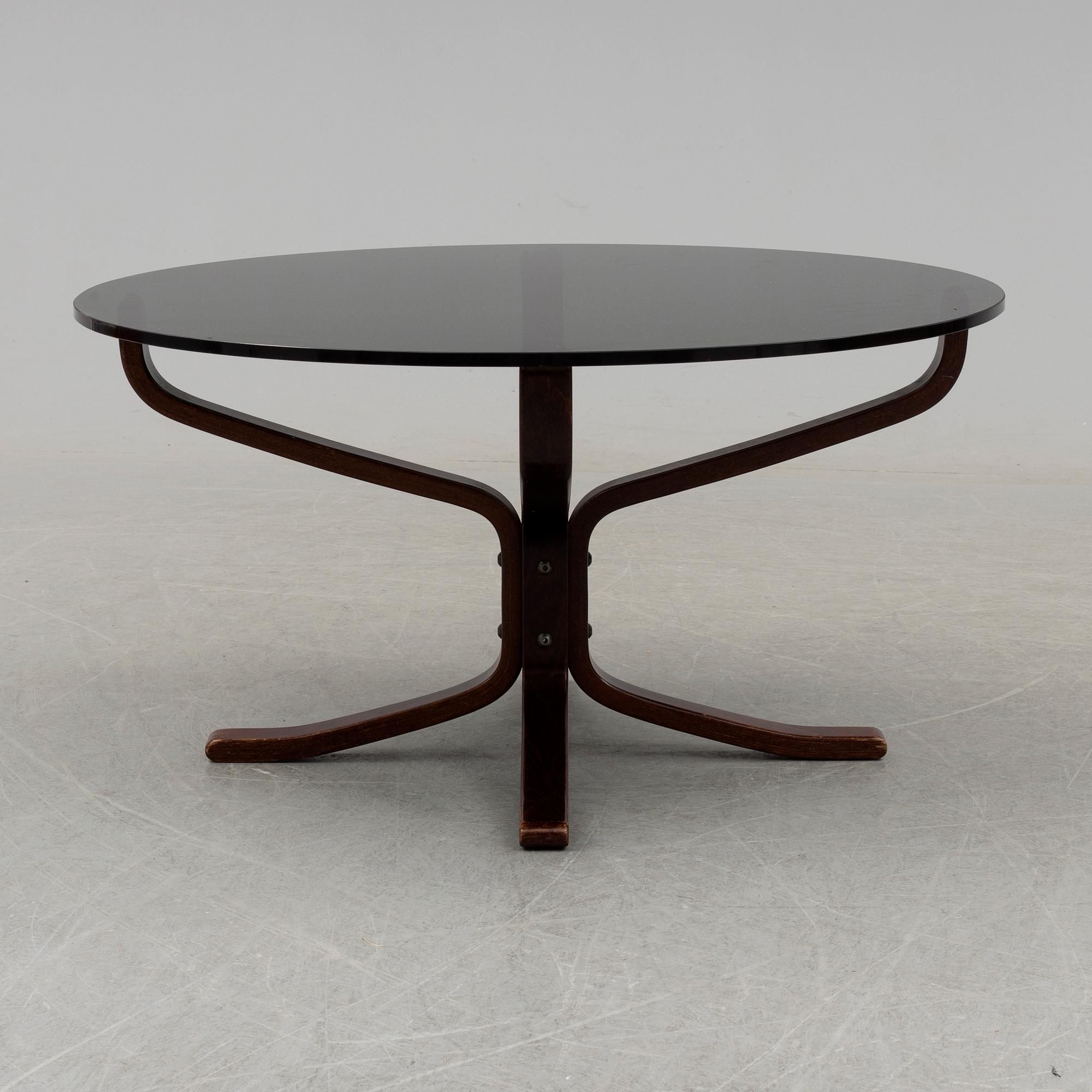 A pair of easy chairs and a table by Sigurd Ressel.