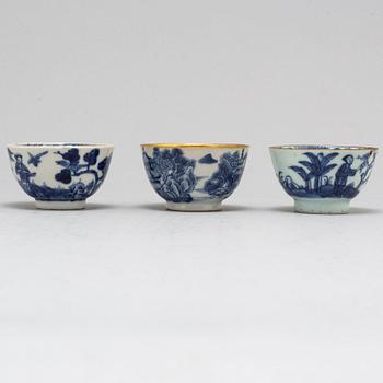 A blue and white export bowl and three cups, Qing dynasty, Qianlong (1736-95).