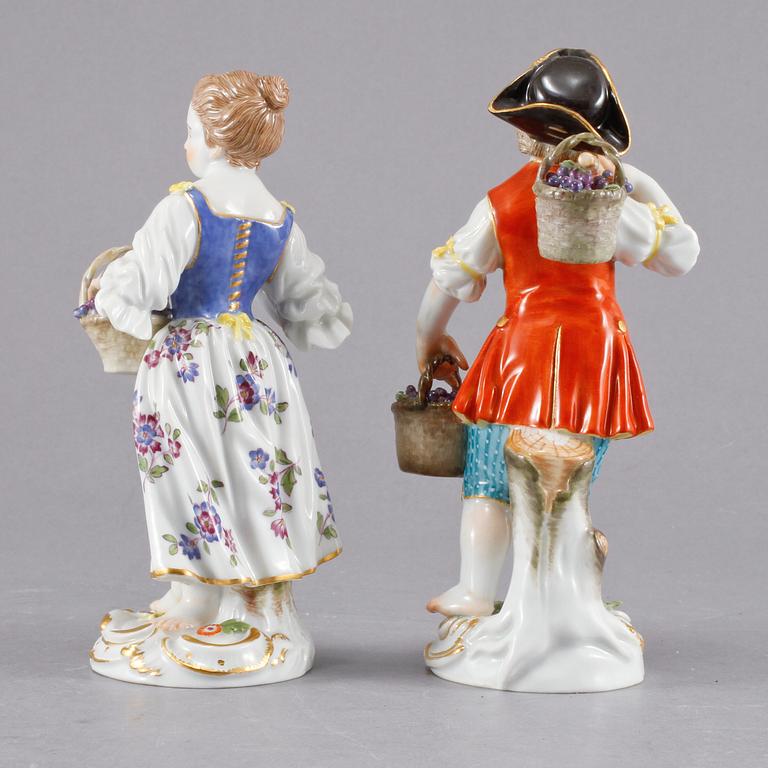 FIGURINER, ett par, porslin, omkring 1900.