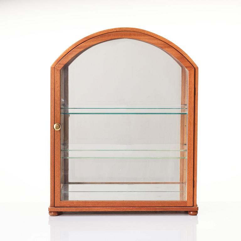 Josef Frank, a 'model 2070' mahogany table showcase cabinet, Svenskt Tenn, Sweden, before 1985.