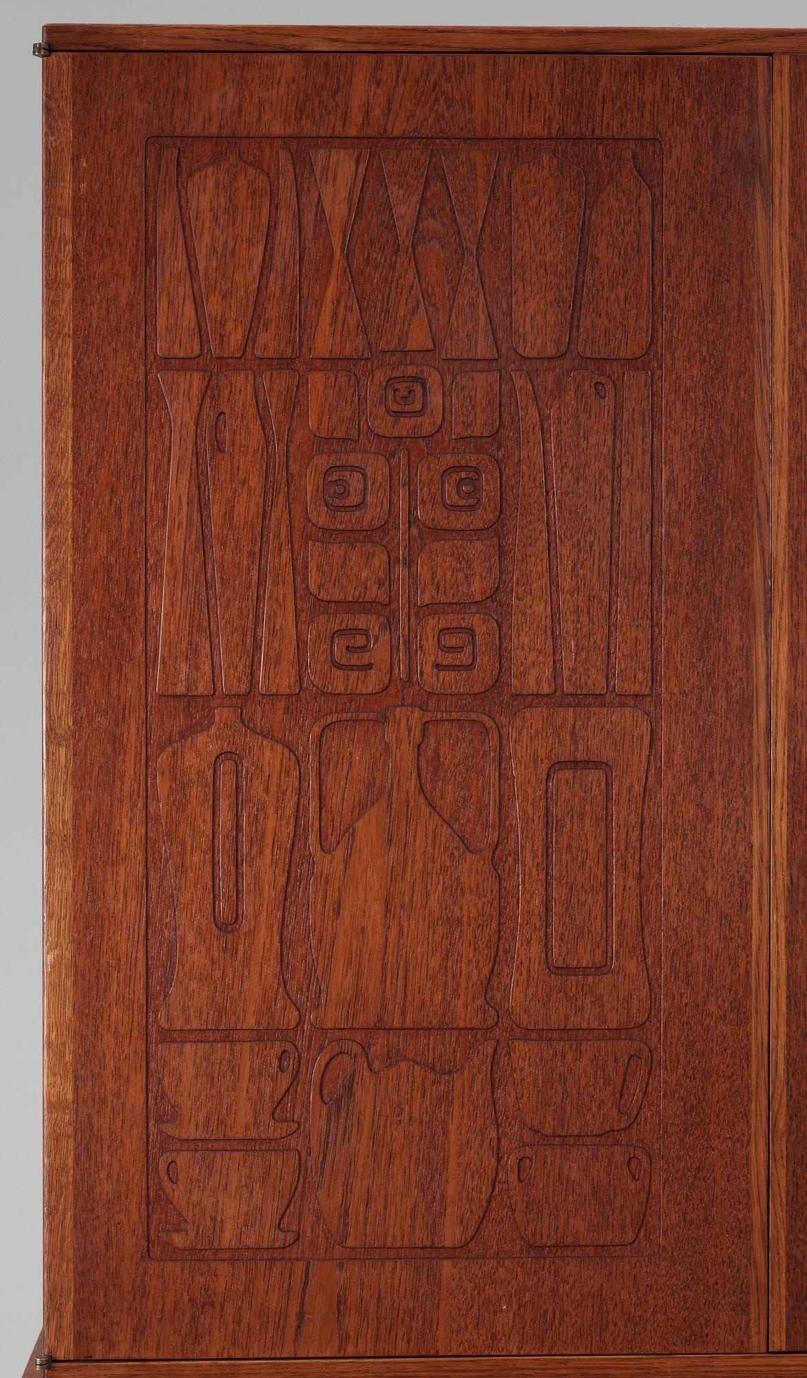 SKÅP. "Krus" Yngve Ekström, märkt Westbergs Möbler AB i Tranås, 1950-tal.