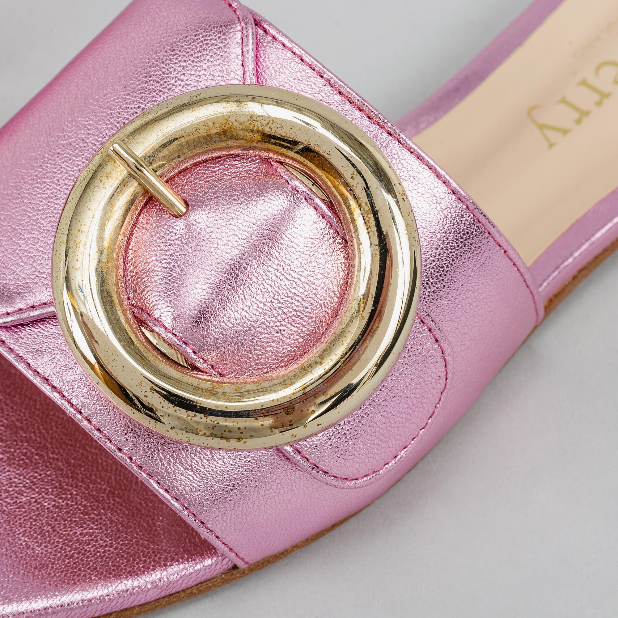Mulberry, a pair of pinc metallic leather 'Opera Buckle Slide' sandals, size 39.