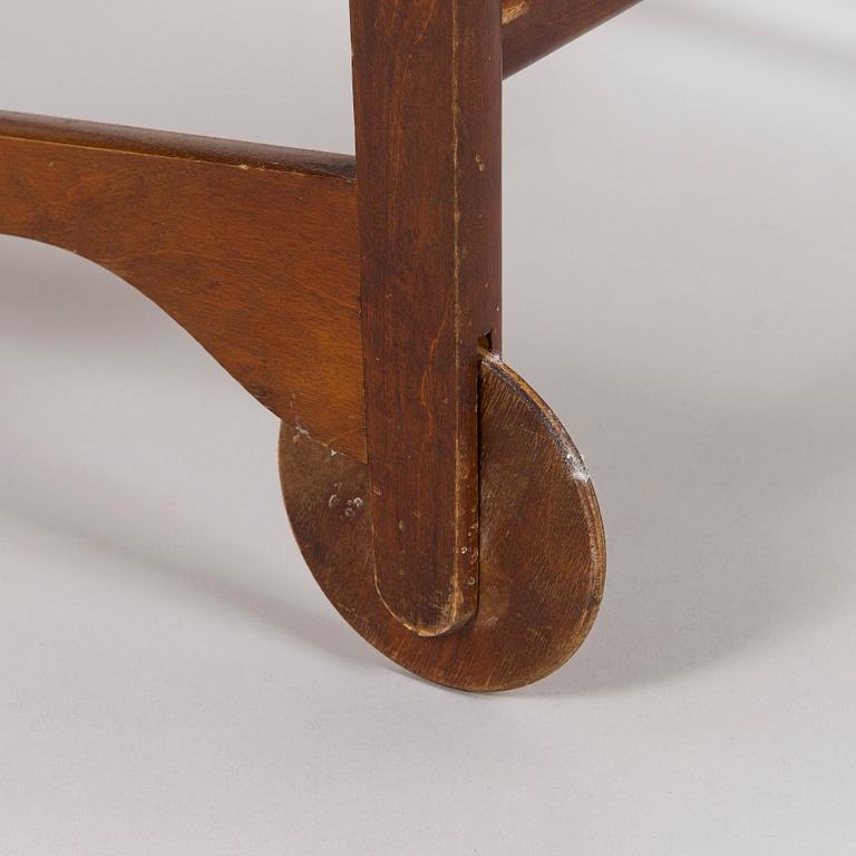 Ilmari Tapiovaara, a 1940s tea trolley Keravan for Puuteollisuus.