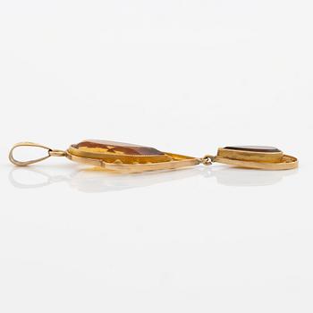 Pendant. 18K gold with citrines.