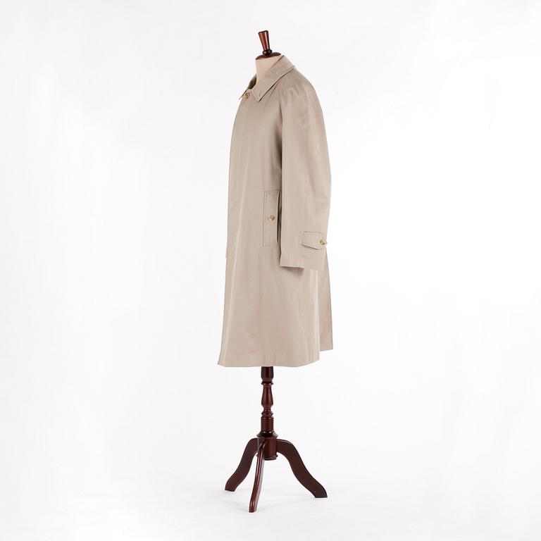 BURBERRY, a men's beige cottonblend trenchcoat.
